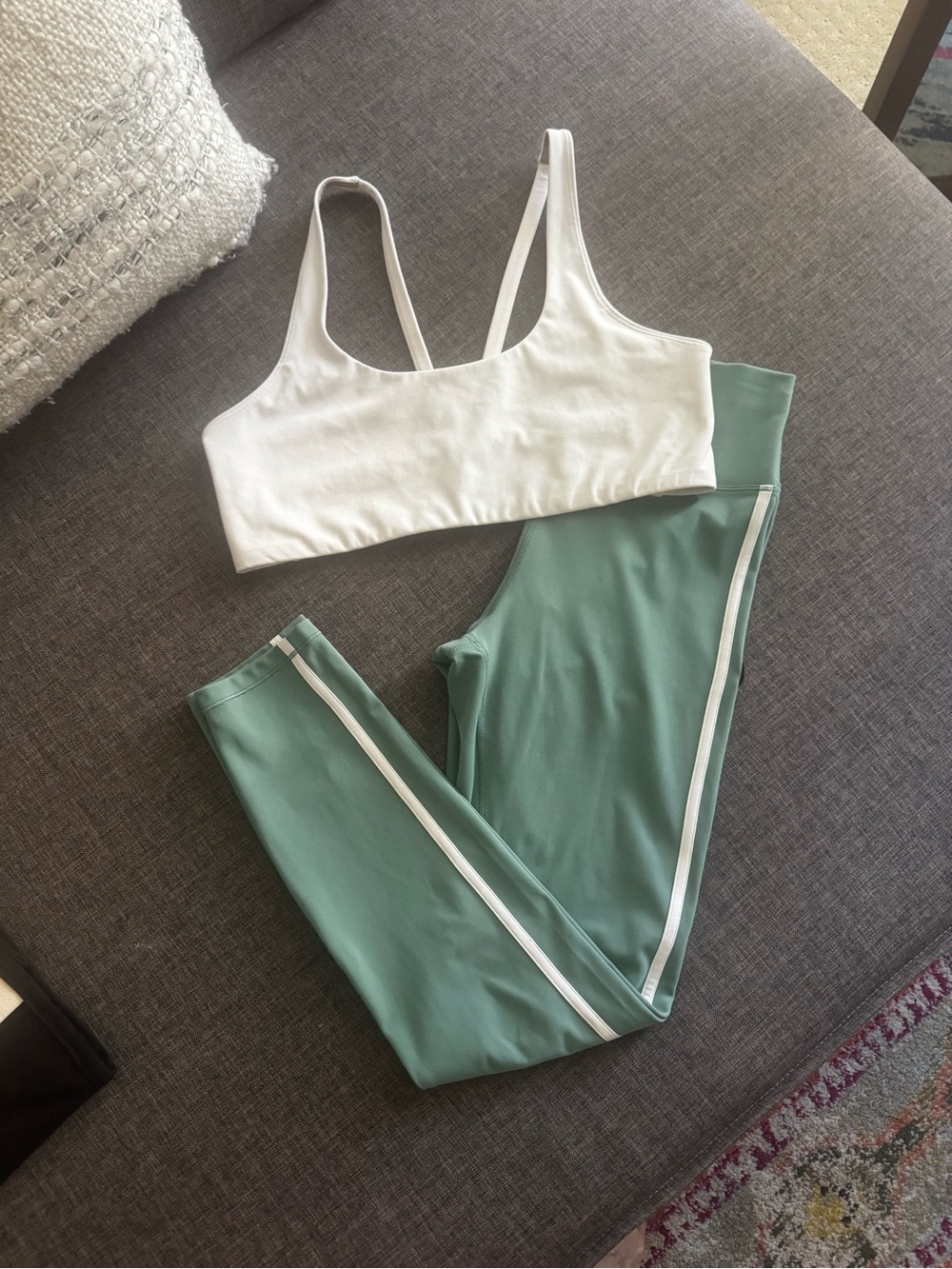 VUORI SET - track leggings and Sports bra